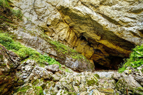 阿普塞尼山脉的科伊巴马雷洞穴