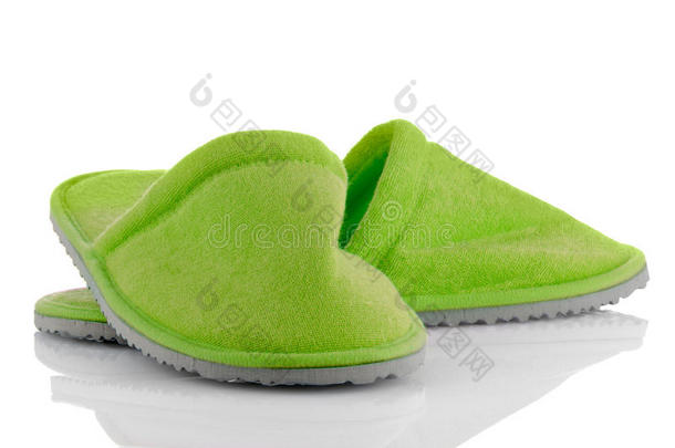 一双绿色拖鞋