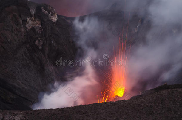 瓦努阿图<strong>火山爆发</strong>