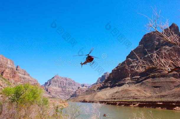 直升机飞越大峡谷国家公园