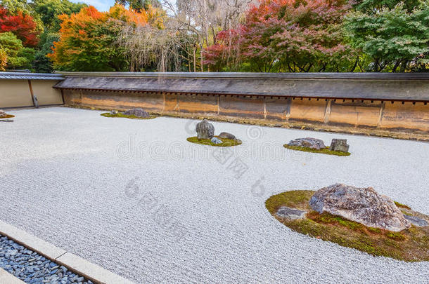 京都龙井寺的禅岩花园