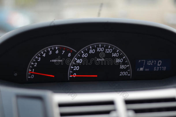 汽车速度表接近汽车速度计