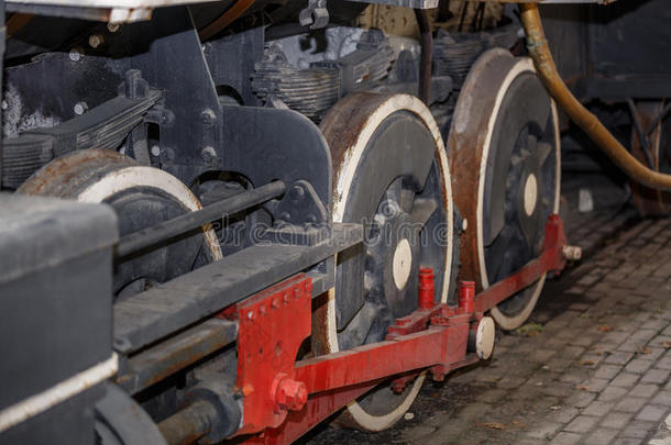 老式蒸汽火车零件碎片