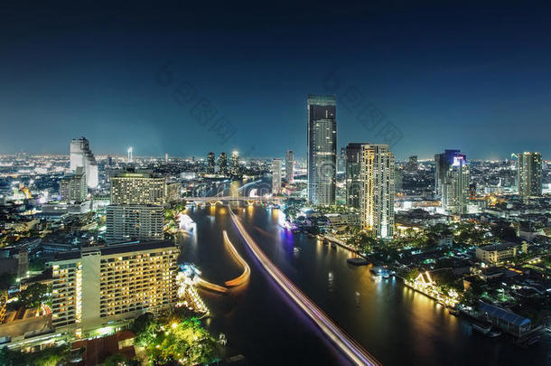 曼谷，夜晚的河城