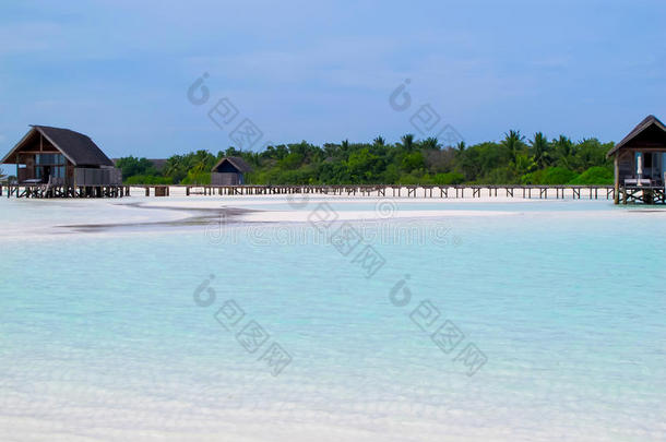 马尔代夫水上别墅和白沙滩