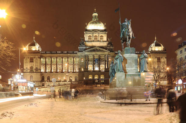 布拉格夜色中的温塞斯拉斯广场