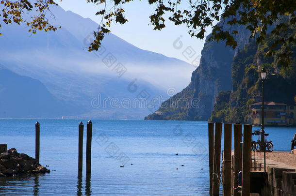 意大利加尔达湖上的里瓦德尔加尔达