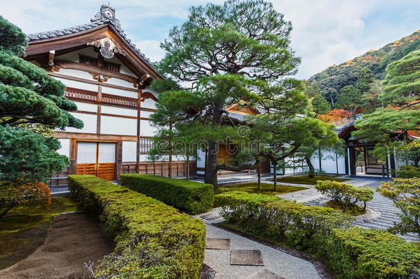 京都，日本-2013年11月20日：京阁寺是一座禅宗寺庙，正式<strong>命名</strong>为吉首寺，由ashikawa yoshimasa建造，作为