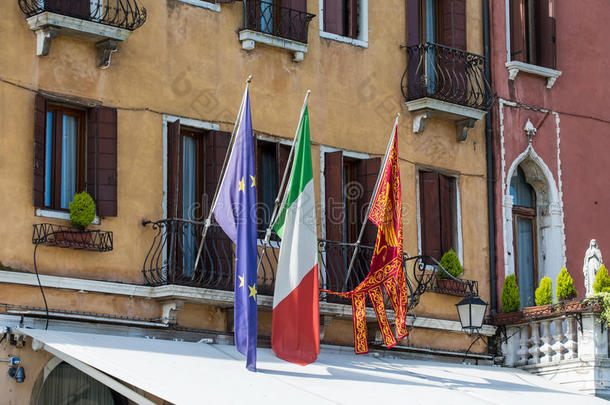 威尼斯酒店天篷上的旗帜