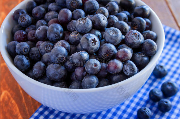 新鲜采摘的有机蓝莓