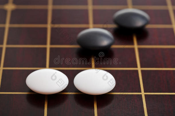 在goban上玩围棋时很少有石头