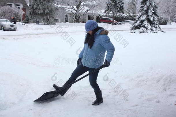 铲雪女士