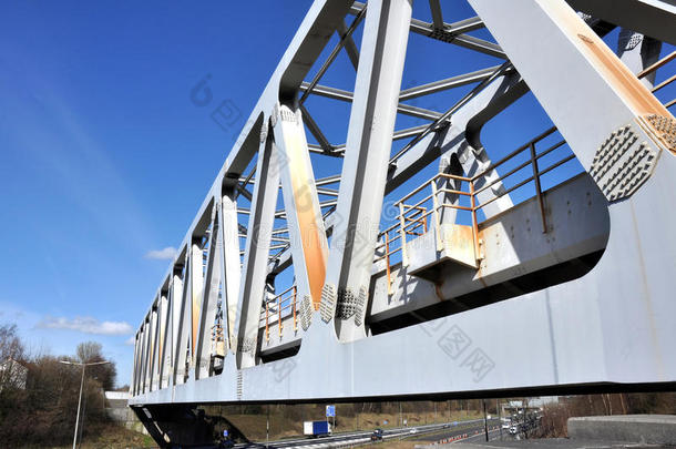 沃伦桁架式铁路桥