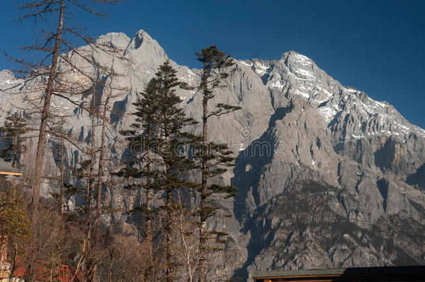 碧空玉龙雪山。