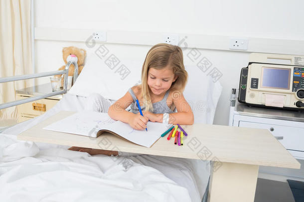 医院里生病的女孩画册