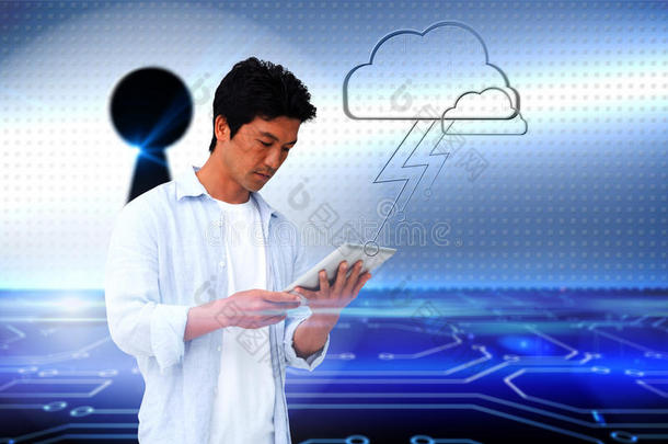 休闲男士使用云纹平板电脑