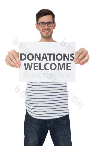 一个人手持捐款欢迎信的画像图片