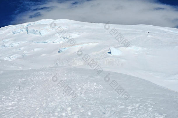 华盛顿雷尼尔山的登山者