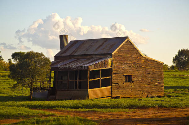 澳大利亚古老的农舍，暖色系