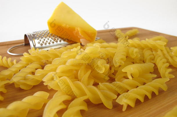 带<strong>小磨</strong>碎器和奶酪的意大利面