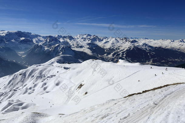 法国拉普拉涅滑雪胜地的冬季风景