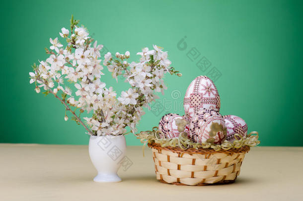 复活节彩蛋和李子樱花