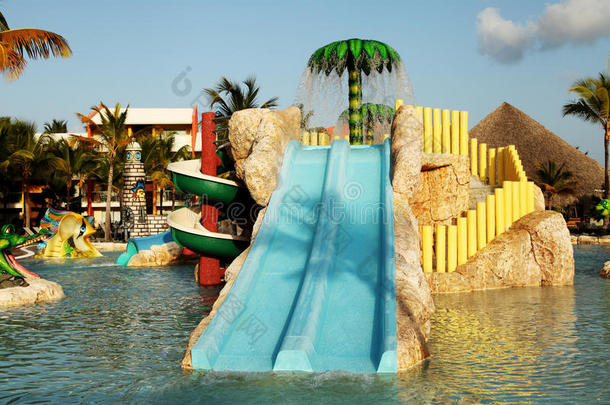 多米尼加共和国儿童水上乐园，水滑梯，蓬塔c