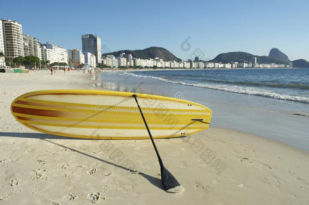 巴西里约热内卢站立式划桨冲浪板