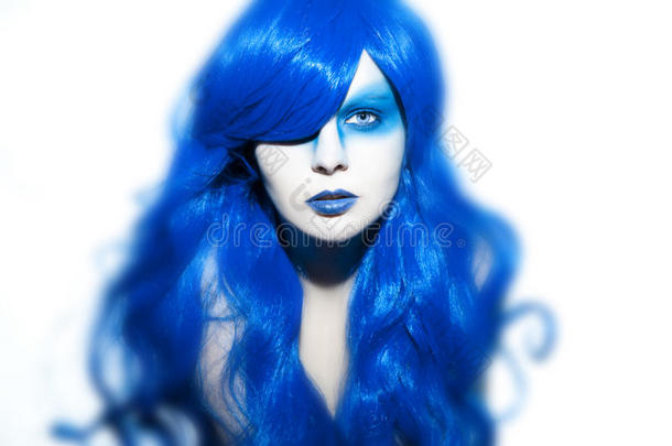 美丽的女人，蓝头发，化妆