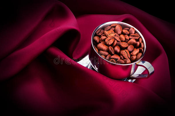 一杯红绸咖啡豆