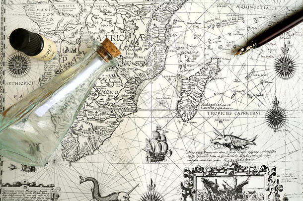 古老的航海图，海盗和隐藏的宝藏概念