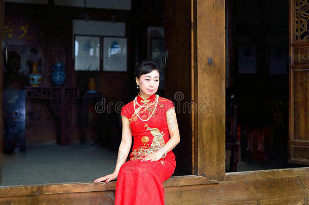 <strong>旗袍女人</strong>穿中国传统服装
