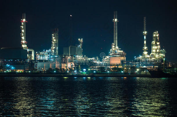 石化炼油厂夜景璀璨