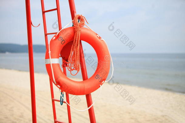 救生员海滩救援设备橙色救生圈