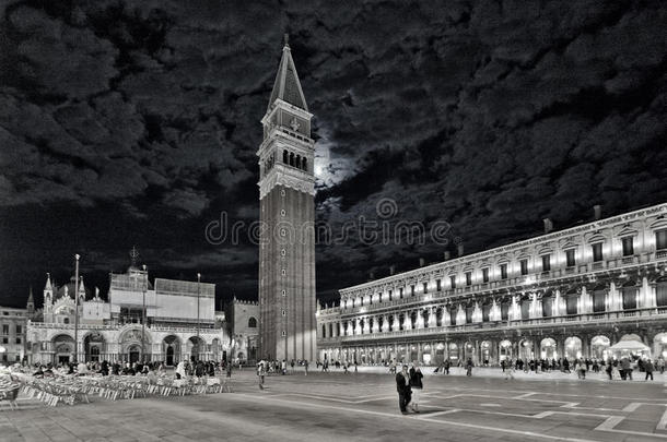 晚上的威尼斯广场圣马可