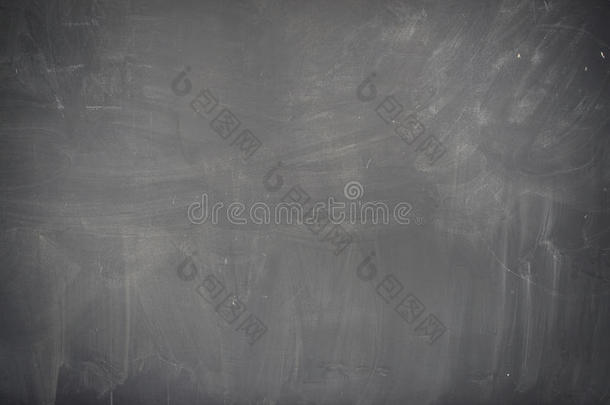 黑板（黑板）纹理。有粉笔痕迹的空白黑色黑板
