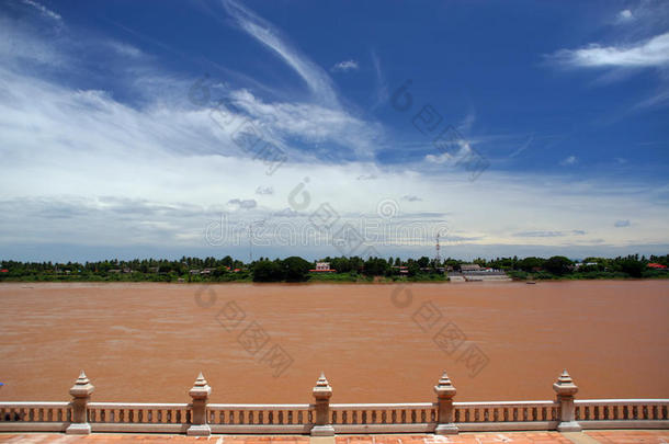 湄公河-泰国和<strong>老</strong>挝的边界（图为从泰国<strong>到老</strong>挝）