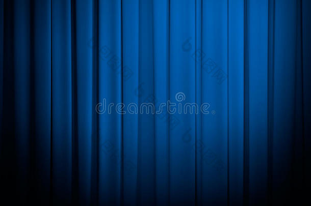 蓝色窗帘或窗帘
