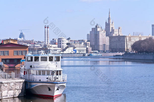 市政景观。莫斯科河