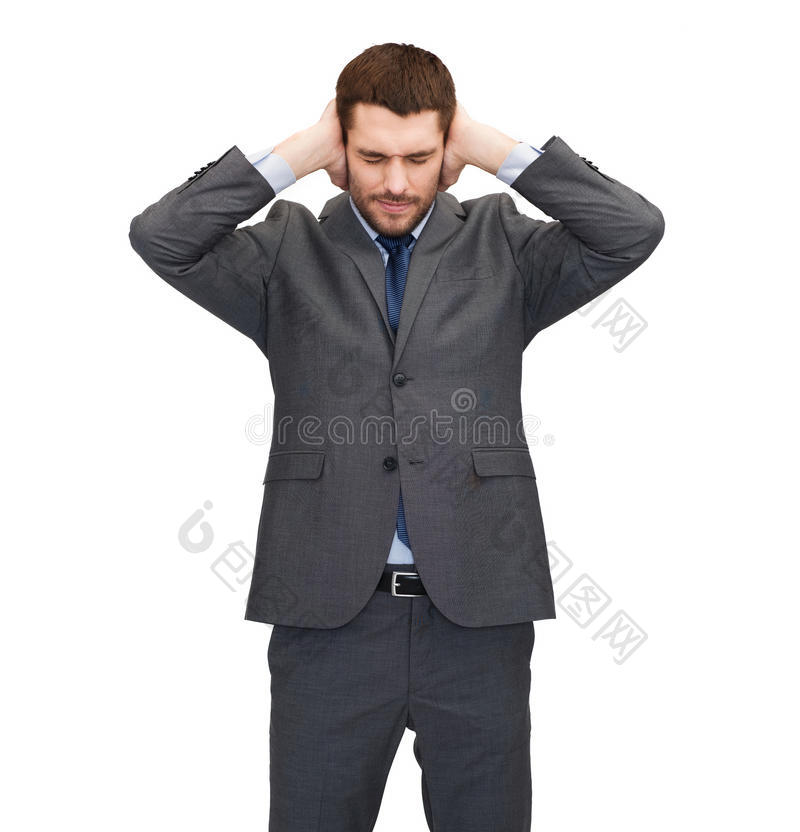恼火的商人用手捂着耳朵图片-包图网企业站