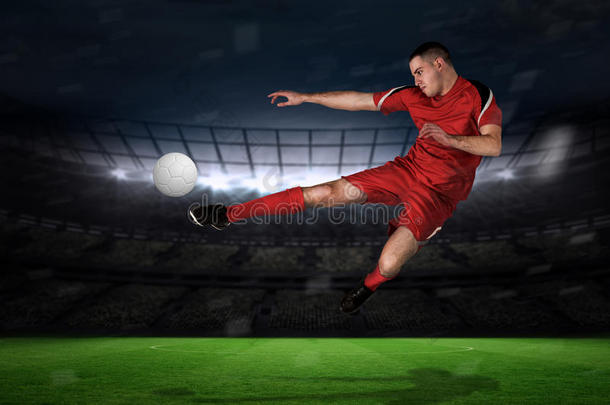 健康足球运动员<strong>踢球踢球</strong>的合成图像
