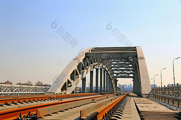 钢跨铁路桥