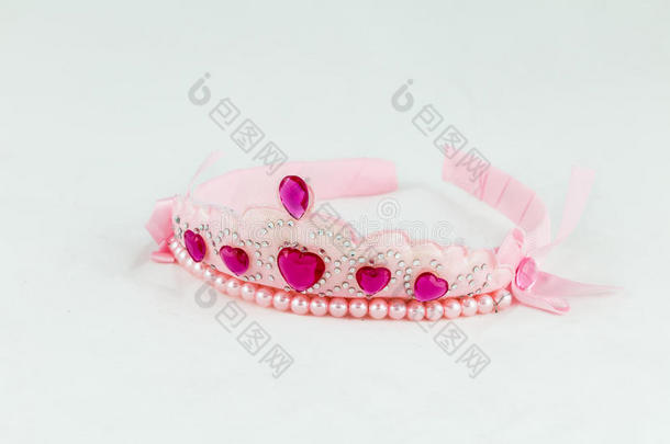 粉红色的皇冠和粉红色的珠宝