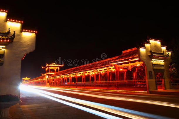 桥上的中国传统走廊