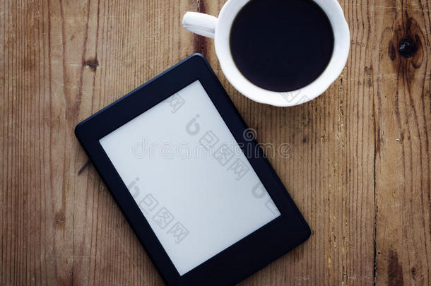 <strong>电子书阅读器</strong>和咖啡