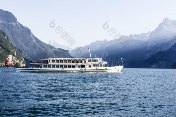 卢塞恩湖上的船-瑞士