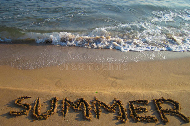夏日-沙滩上的文字