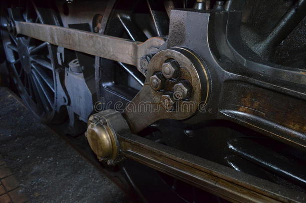 蒸汽机车驱动轮。