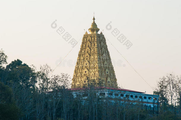 泰国桑克拉布里佛教圣地金佛塔的美丽风景