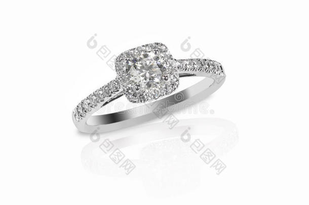 美丽的钻石婚礼婚戒戒指纸牌多光环宝石